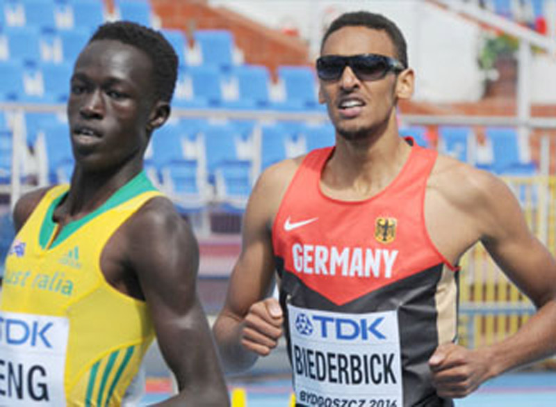 Dennis Biederbick, Leichtathlet, setzt den sanakey bei sich und seinen Kollegen ein